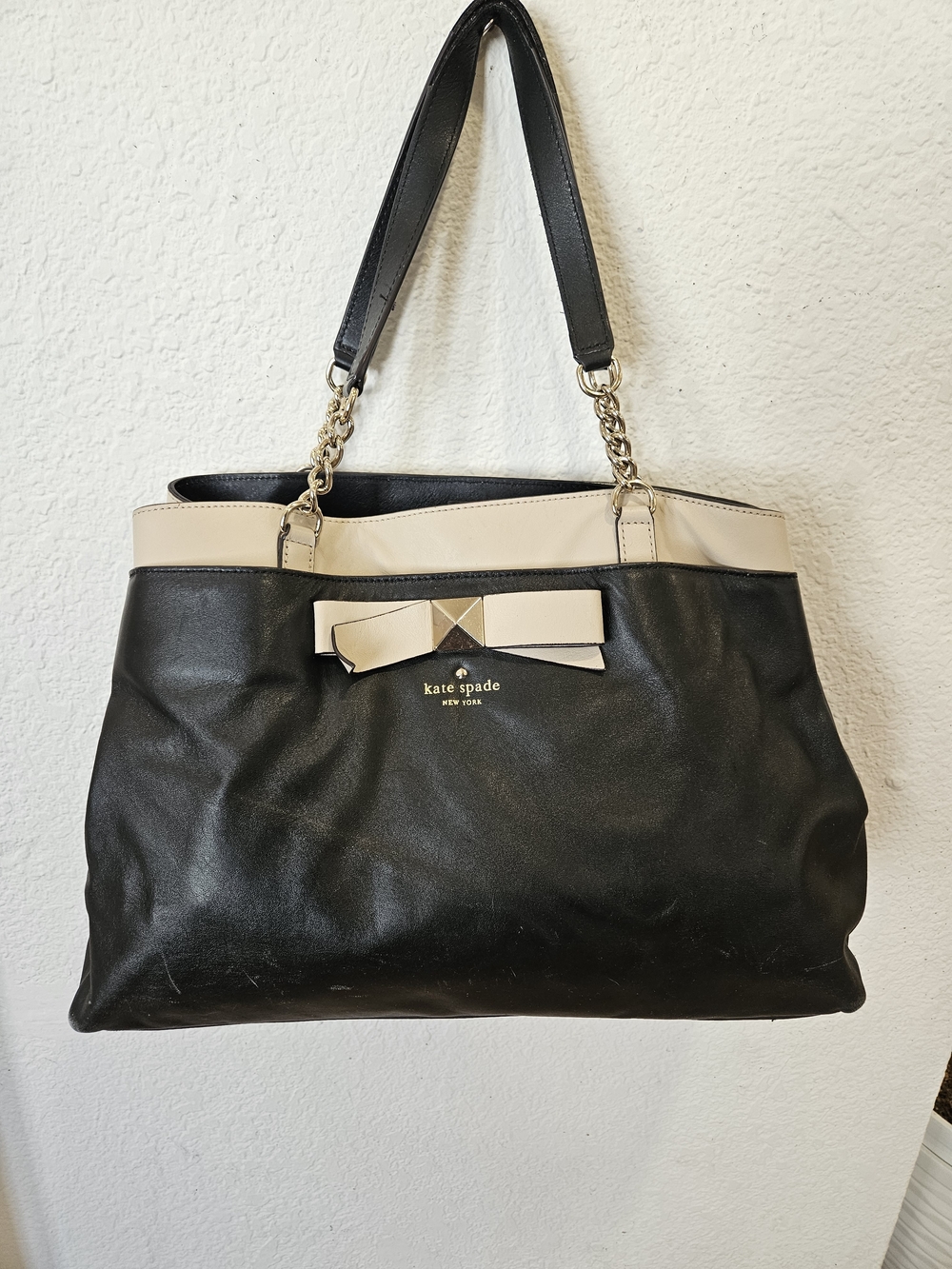 Kate spade New York Hancock Park Maryanne Black and Cream Bow-Trim Leather Tote - Picture 1 of 13